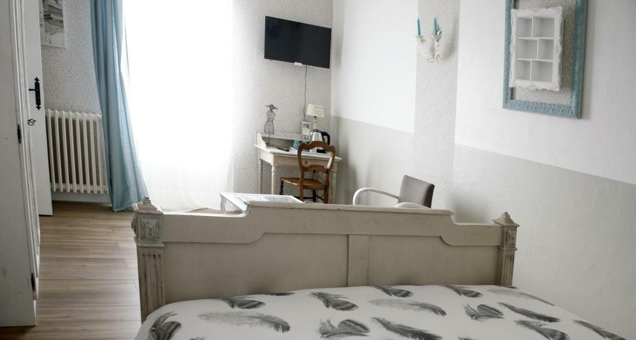 Au Coeur Des Vignes Bed and Breakfast Archiac Eksteriør billede